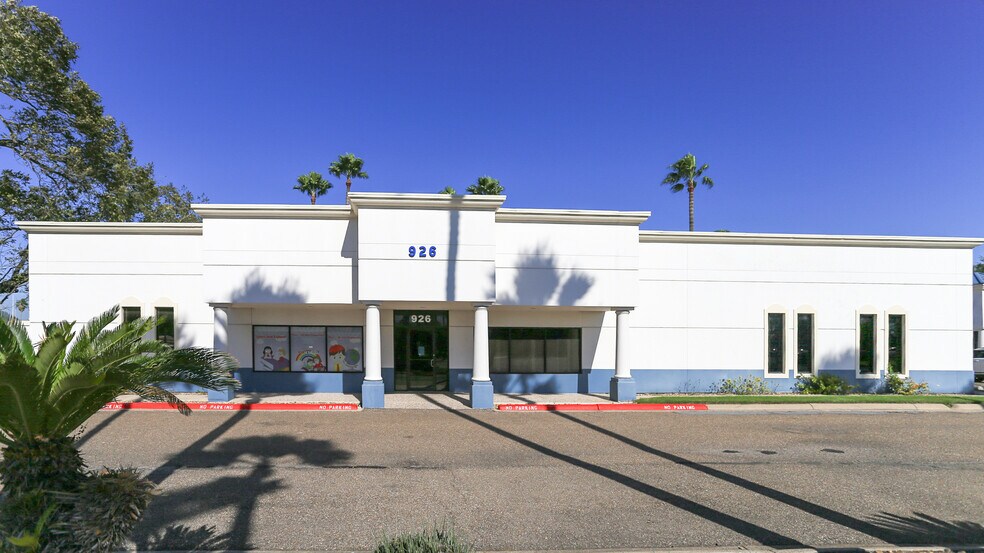 926 W Sam Houston Blvd, Pharr, TX for lease - Building Photo - Image 1 of 9