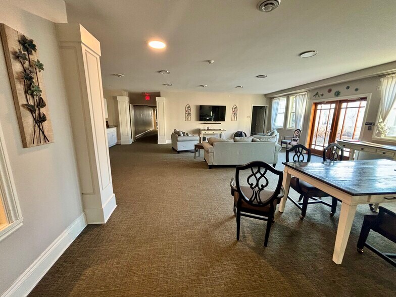 3451 Clarkston Rd, Lake Orion, MI à vendre - Photo intérieure - Image 3 de 14