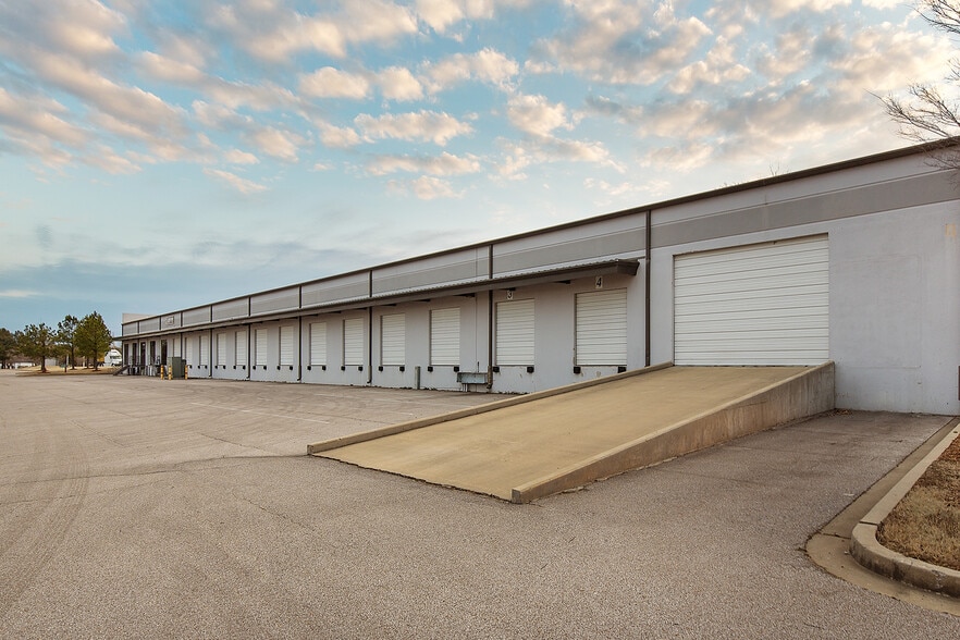 2115-2155 Spicer Cv, Memphis, TN for lease - Building Photo - Image 2 of 6