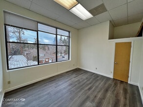 869 NW Wall St, Bend, OR à louer Photo intérieure- Image 1 de 2