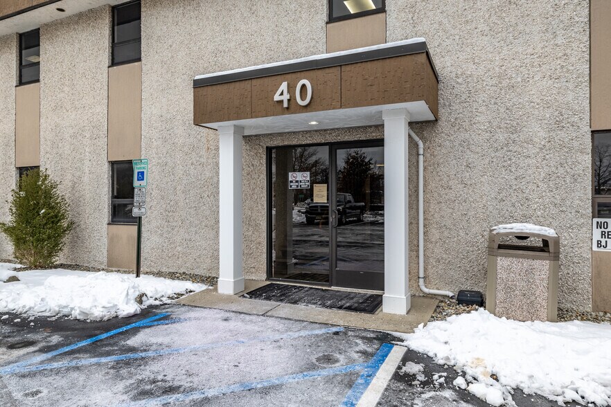 40 Brunswick Ave, Edison, NJ à louer - Photo du bâtiment - Image 3 de 14