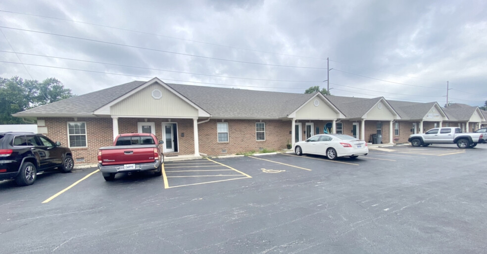 131 Lincoln Place Ct, Belleville, IL for lease - Building Photo - Image 1 of 1