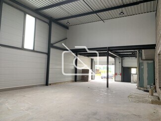 Plus de détails pour Local d'activités à louer