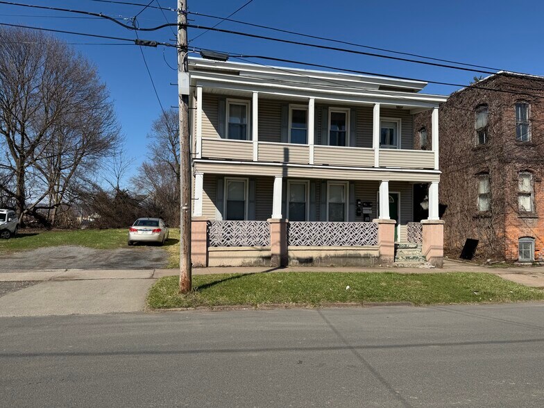 607 Blandina St, Utica, NY à vendre - Photo du bâtiment - Image 2 de 10