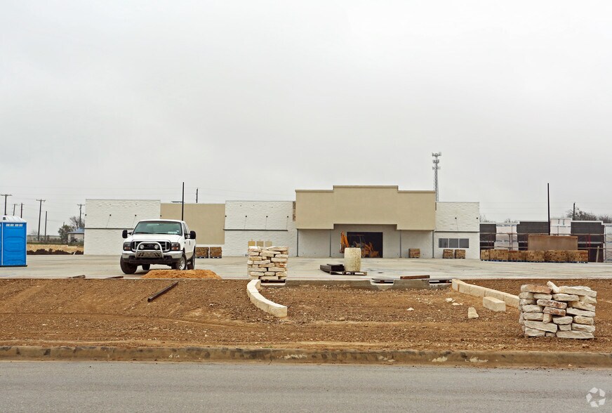 180 Town Center Blvd, Jarrell, TX à louer - Photo du bâtiment - Image 3 de 7