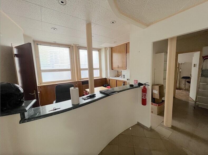 Retail in Paris for sale - Building Photo - Image 1 of 12