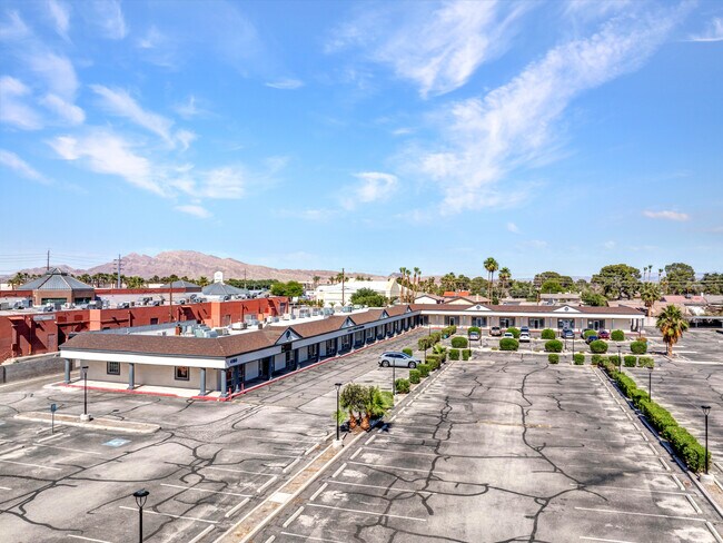 Plus de détails pour 4160 S Pecos Rd, Las Vegas, NV - Bureau, Commerce de détail à louer