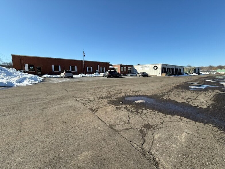 30 New Ln, Cromwell, CT à vendre - Photo du bâtiment - Image 1 de 3