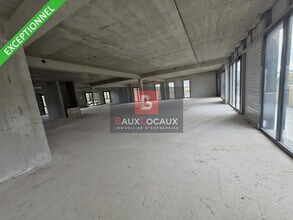 Retail in Aubagne for lease Building Photo- Image 2 of 11