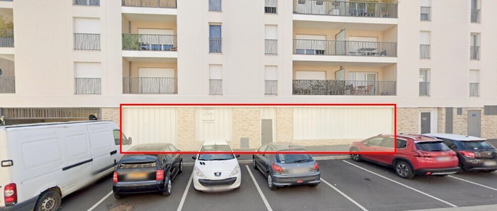 Retail in Poissy for lease - Building Photo - Image 2 of 4