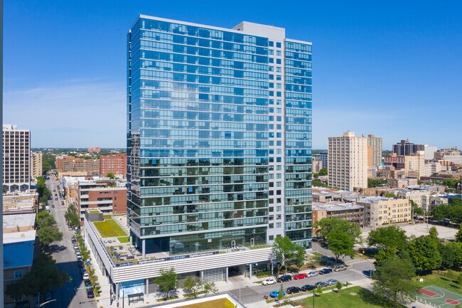 Plus de détails pour 811 W Agatite Ave, Chicago, IL - Commerce de détail à louer