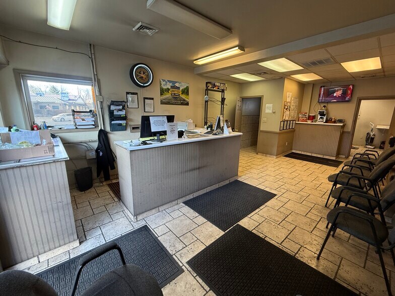 4094 Chestnut St, Emmaus, PA à louer - Photo du bâtiment - Image 3 de 9