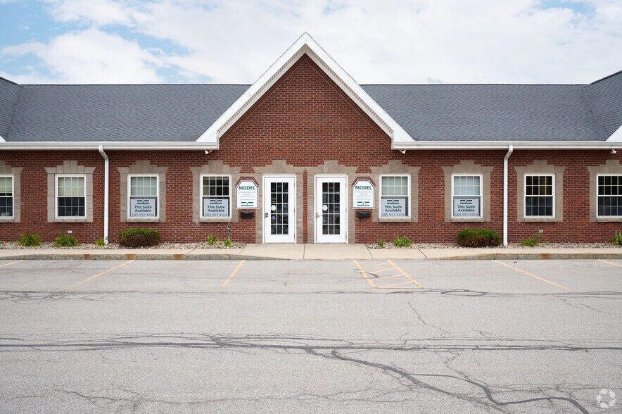 95 Canal Landing Blvd, Rochester, NY à louer - Photo du bâtiment - Image 3 de 31