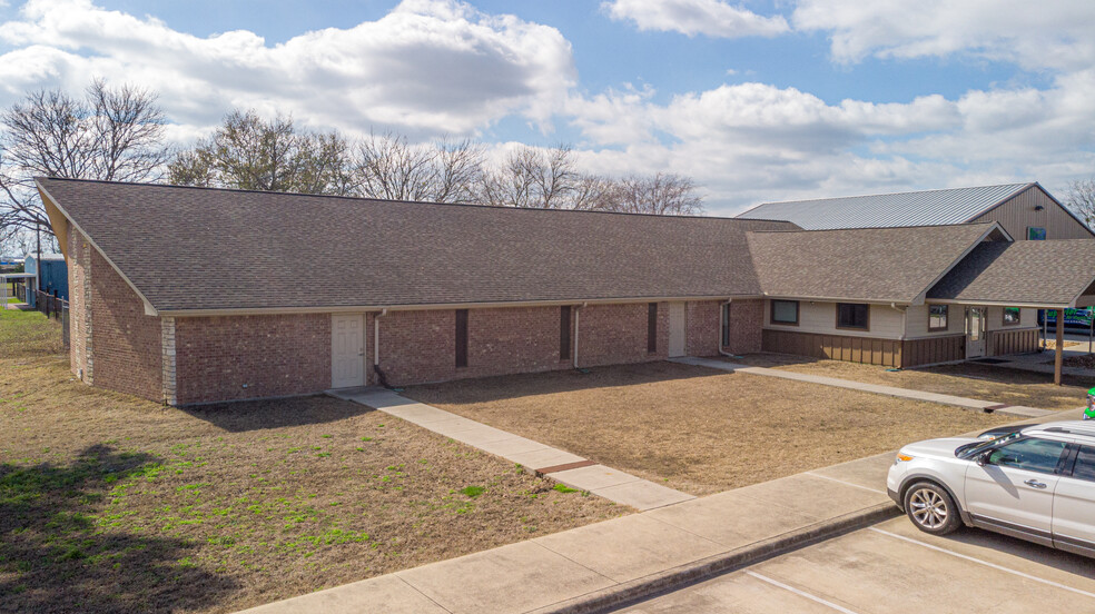 6083 E State Highway 21, Bryan, TX à louer - Photo principale - Image 1 de 11