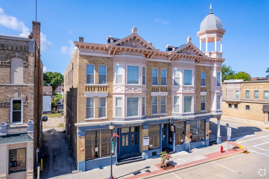 45 N Main St, Mayville, WI à vendre - Photo du bâtiment - Image 3 de 44