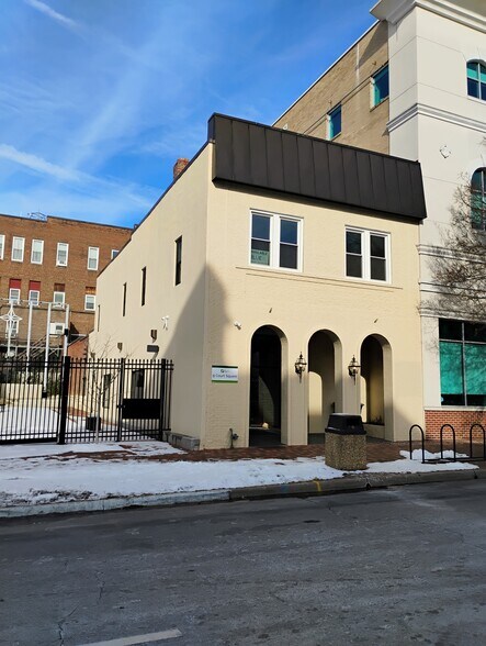 9 Court Sq, Harrisonburg, VA à louer - Photo du bâtiment - Image 1 de 2
