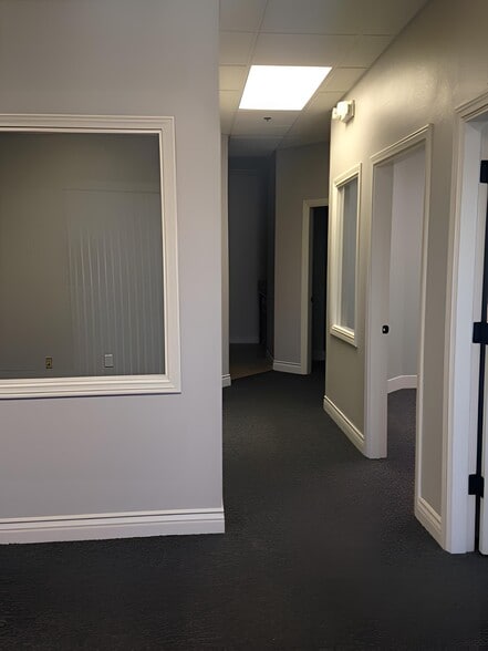 6835 W Charleston Blvd, Las Vegas, NV for lease - Interior Photo - Image 3 of 18