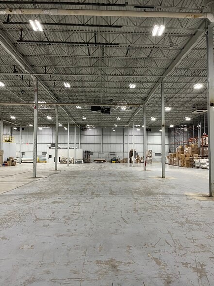 6451 Main St, Morton Grove, IL for lease - Interior Photo - Image 2 of 6