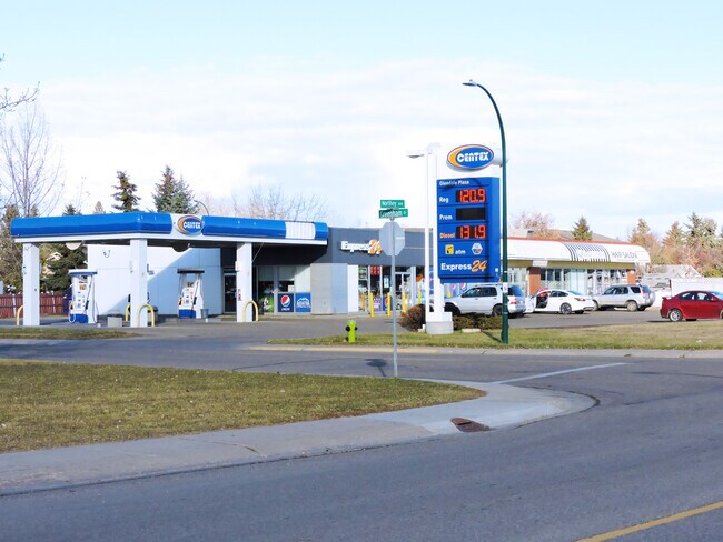Plus de détails pour 103 Greenham Dr, Red Deer, AB - Commerce de détail à vendre