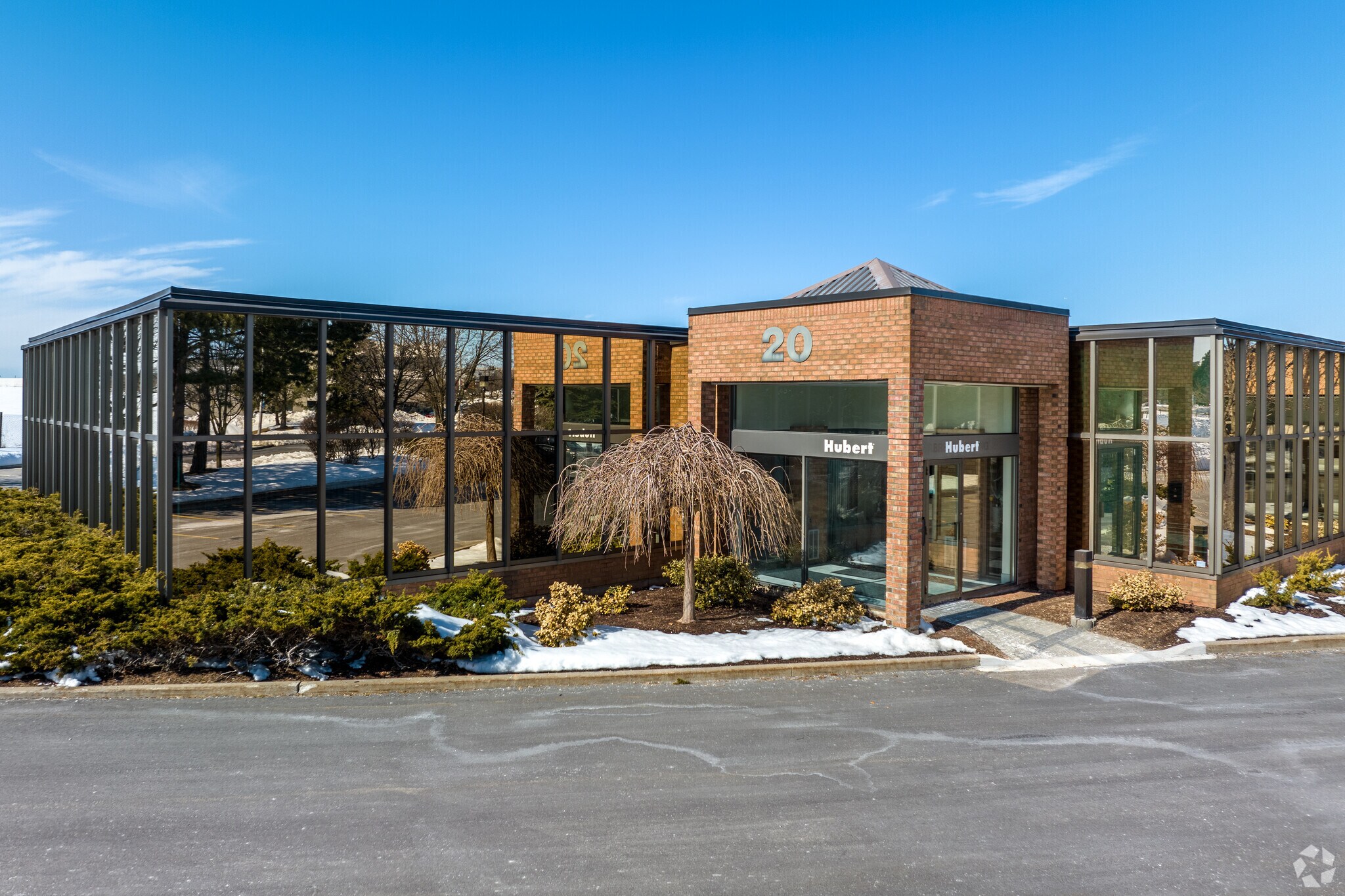 20 Valleywood Dr, Markham, ON for lease Primary Photo- Image 1 of 5