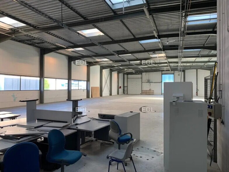 Industrial in Chaponnay for lease - Building Photo - Image 2 of 14