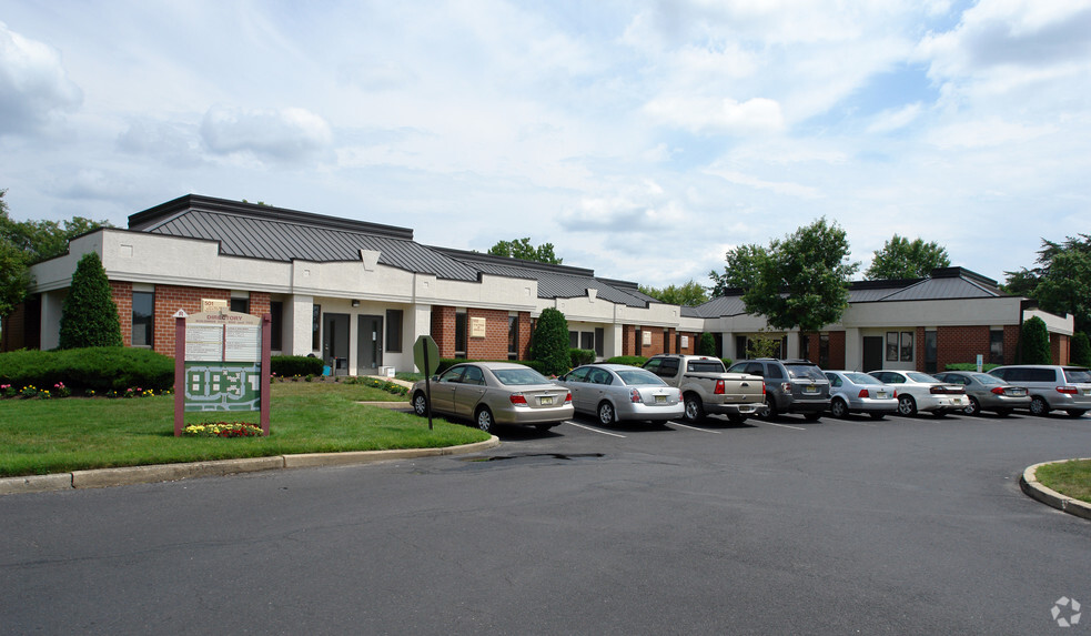 Bureau dans Voorhees, NJ à vendre - Photo principale - Image 1 de 1