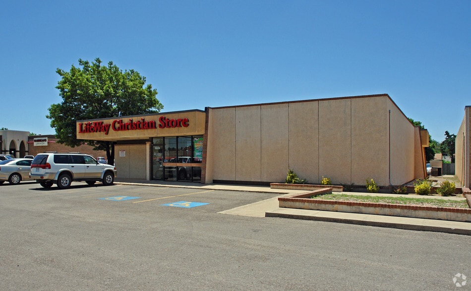 3833 50th St, Lubbock, TX à louer - Photo du bâtiment - Image 2 de 6