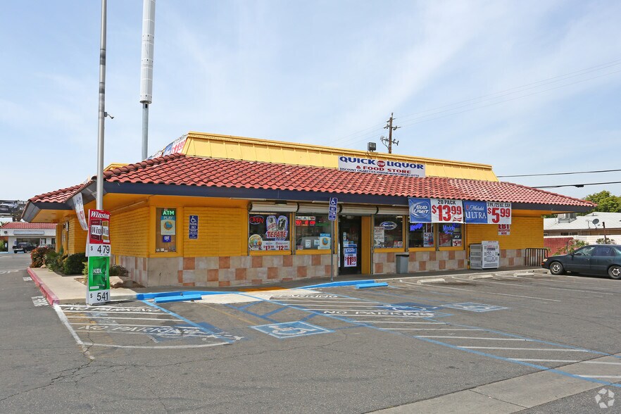 4595 E Kings Canyon Rd, Fresno, CA for lease - Primary Photo - Image 1 of 3