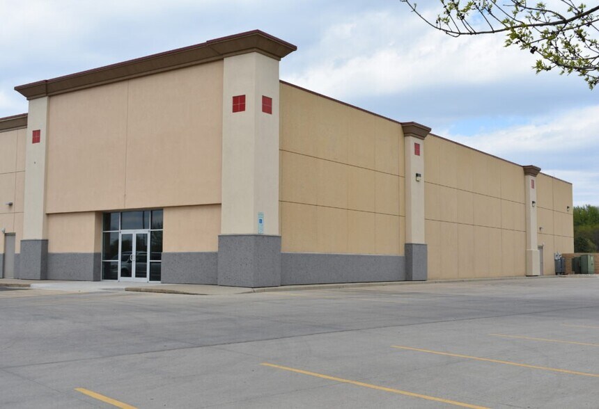 2808 S Louise Ave, Sioux Falls, SD à louer - Photo du bâtiment - Image 2 de 3
