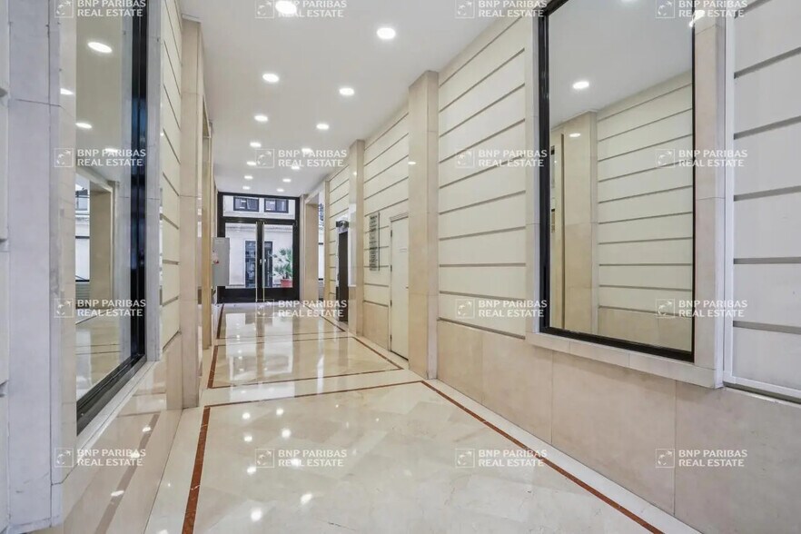 6 Rue Paul Baudry, Paris à louer - Photo du bâtiment - Image 3 de 25