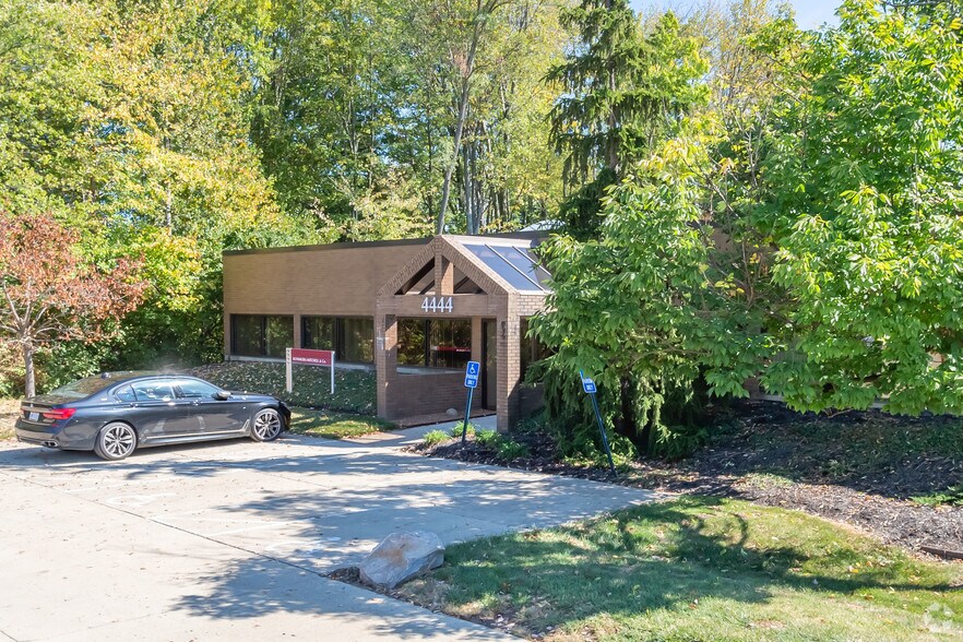 4440-4444 Carver Woods Dr, Blue Ash, OH for sale - Building Photo - Image 2 of 4