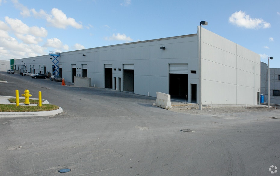 1325 NW 98th Ct, Doral, FL for lease - Building Photo - Image 2 of 15