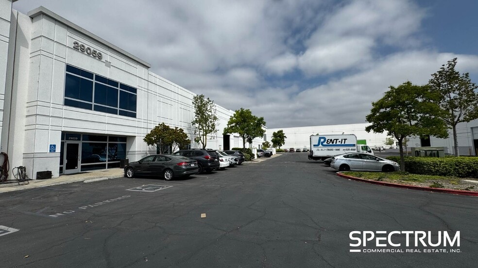 29059 The Old Rd, Valencia, CA for lease - Building Photo - Image 2 of 11
