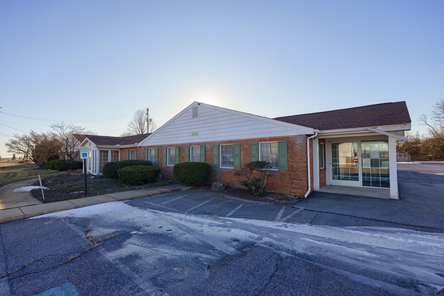 640 E Oregon Rd, Lititz, PA for lease - Building Photo - Image 1 of 1