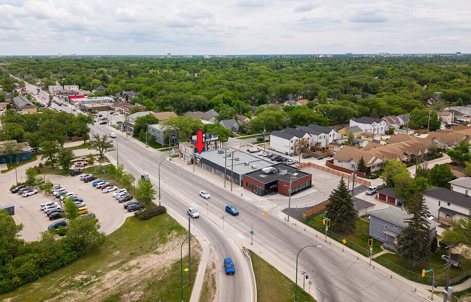 612-620 Academy Rd, Winnipeg, MB à louer - Photo du bâtiment - Image 3 de 5
