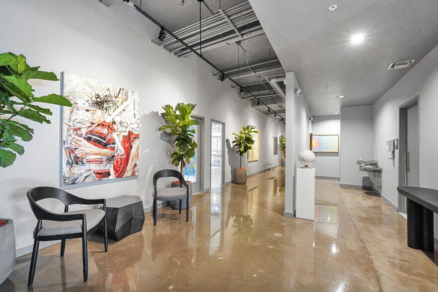 2121 NW 2nd Ave, Miami, FL à louer - Photo du bâtiment - Image 3 de 14