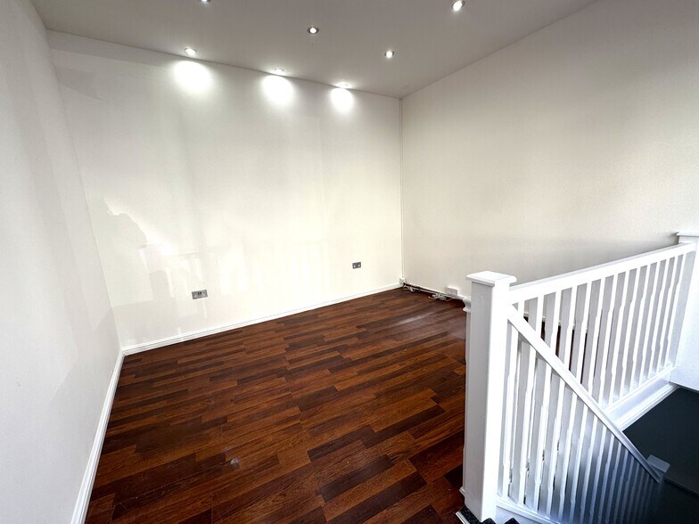 199 Garratt Ln, Londres à louer - Photo intérieure - Image 3 de 10