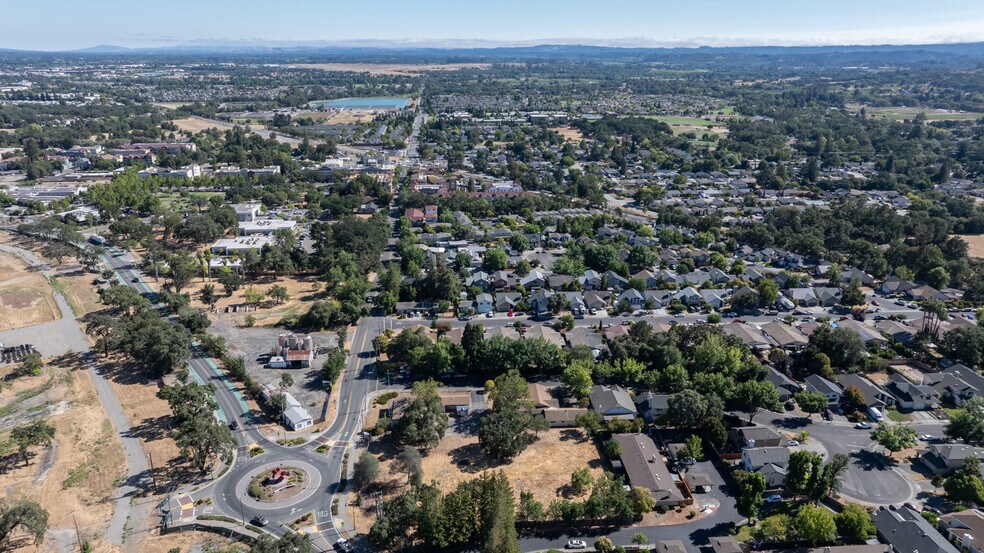 9551 Old Redwood Hwy, Windsor, CA à vendre - Aérien - Image 2 de 10