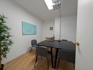 Plus de détails pour Multi-résidentiel à vendre