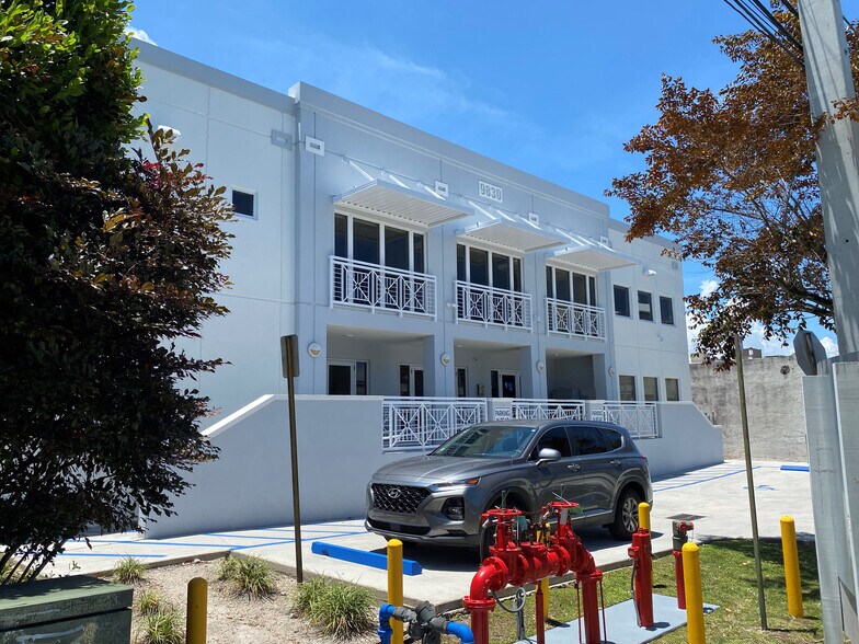 9830 SW 77th Ave, Miami, FL à louer - Photo du bâtiment - Image 2 de 10