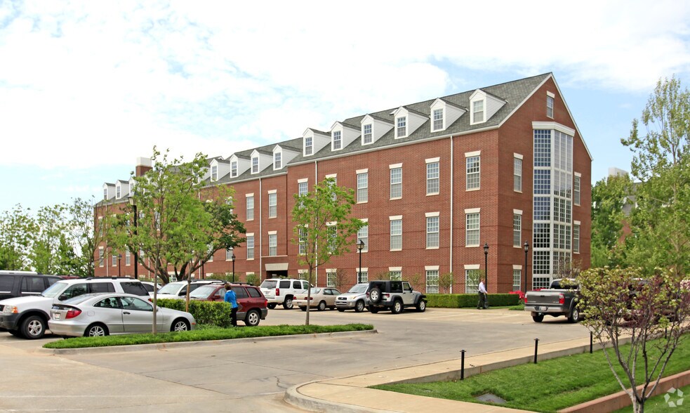 6100 N Western Ave, Oklahoma City, OK à vendre - Photo du bâtiment - Image 2 de 10