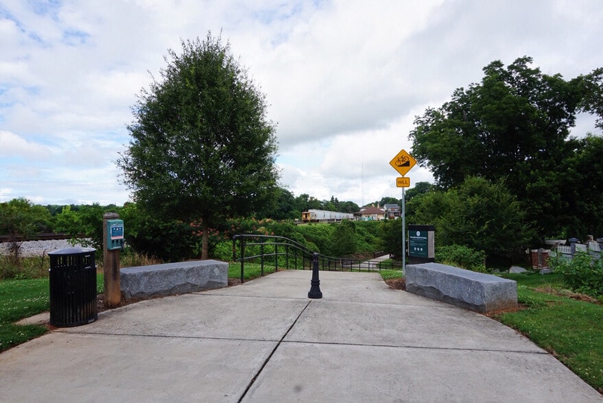 675 Pulaski St, Athens, GA à louer - Photo du bâtiment - Image 2 de 14