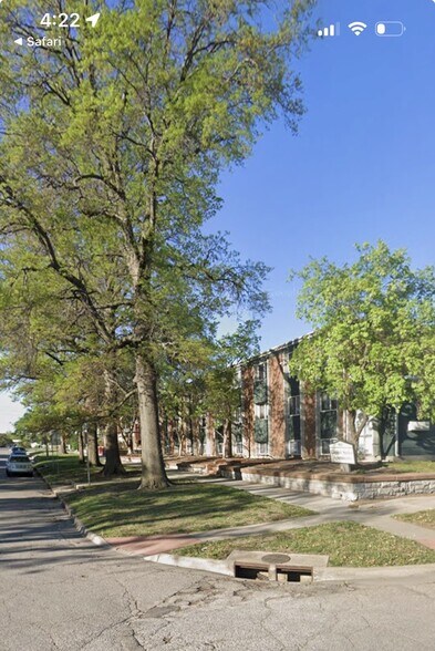 901 SW Tyler St, Topeka, KS à vendre - Photo du bâtiment - Image 3 de 7