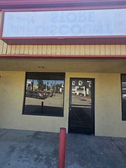 4050 La Crescenta Ave, Montrose, CA à louer - Photo du bâtiment - Image 2 de 12