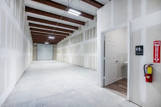 2652 SW Brigantine Pl, Port Saint Lucie, FL for lease Interior Photo- Image 2 of 3