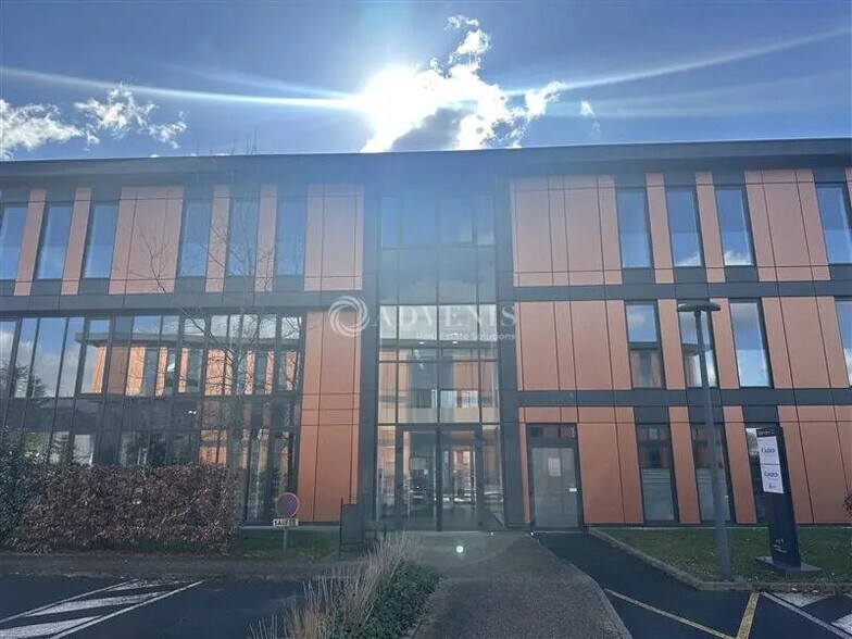 Bureau dans Lesquin à louer - Photo du bâtiment - Image 2 de 10