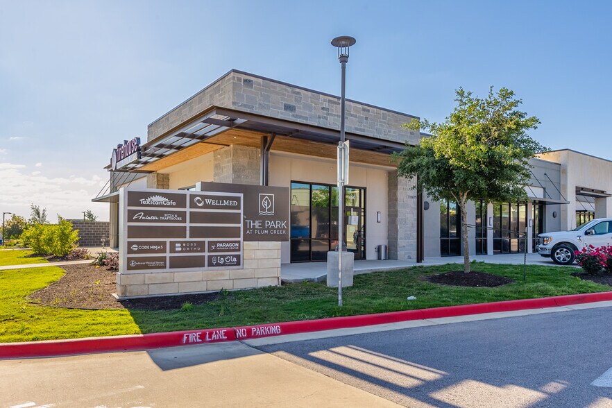 830-856 Kohler's Crossing, Kyle, TX à louer - Photo du bâtiment - Image 1 de 8