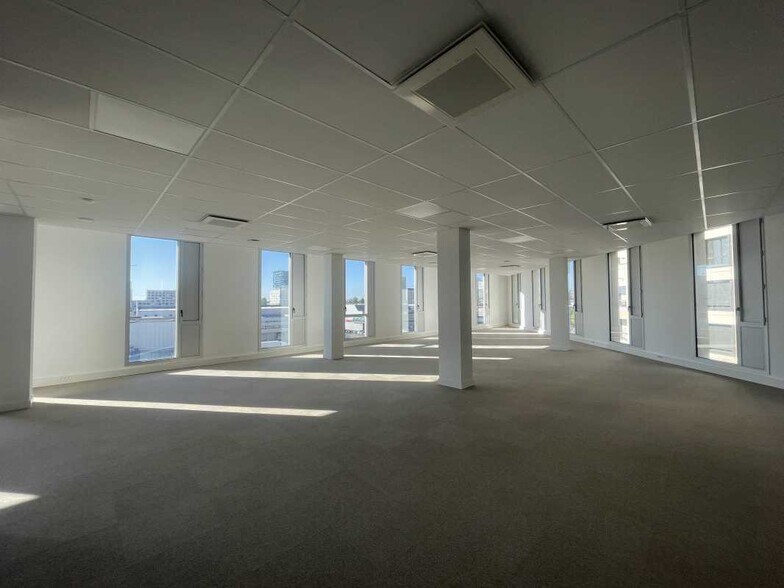 Office in Bordeaux for lease - Interior Photo - Image 2 of 17
