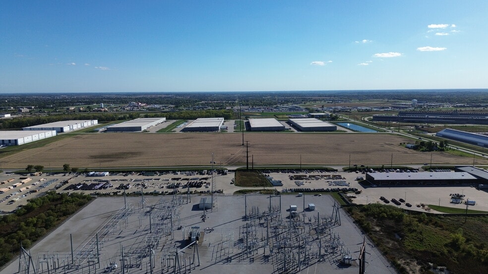 NE 56th Street, Altoona, IA for sale - Primary Photo - Image 1 of 10