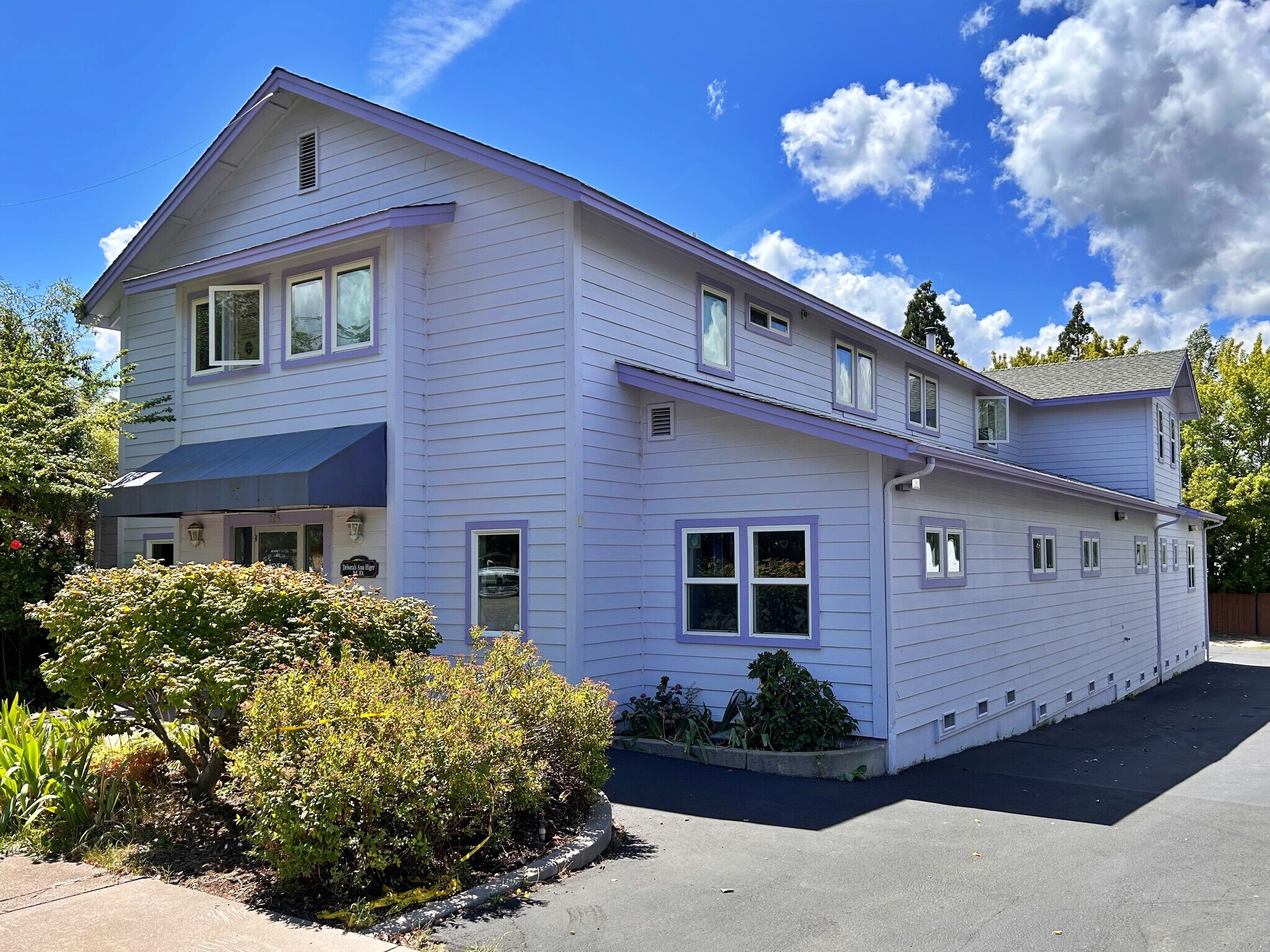 725 Pine St, Mount Shasta, CA à vendre Photo du bâtiment- Image 1 de 17